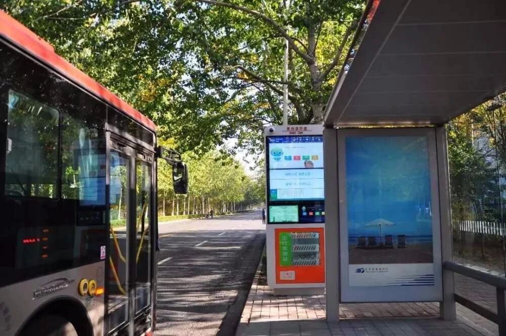 完美平台工控机助力智能公交站牌，为城市提速