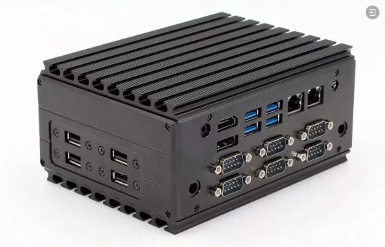 完美平台紧凑型无风扇工控机：支持3显！